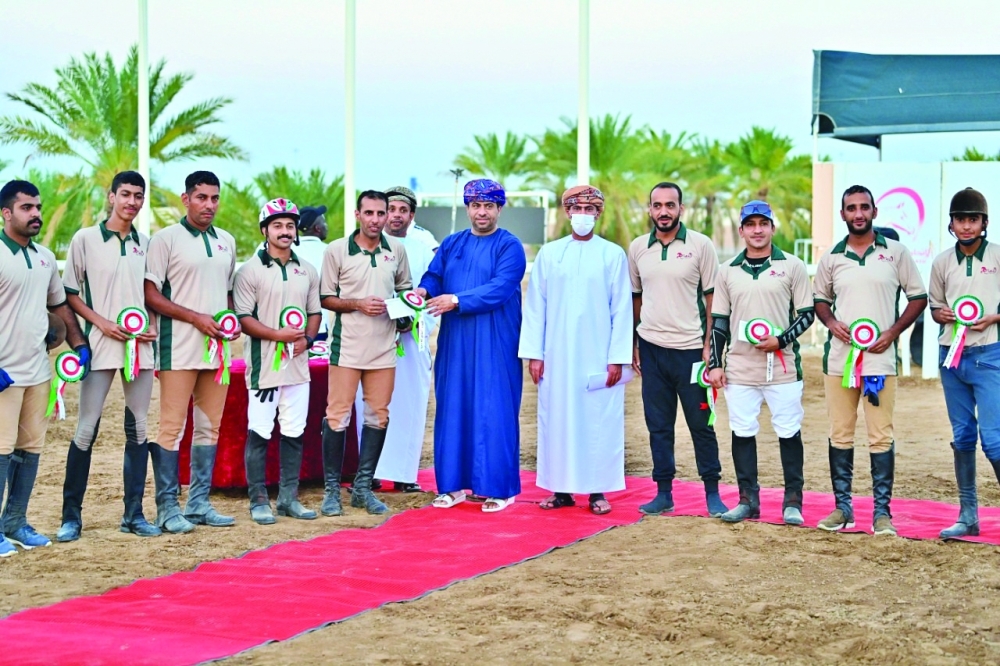 تكريم الفرق الفائزة بالمراكز الأولى في المسابقة