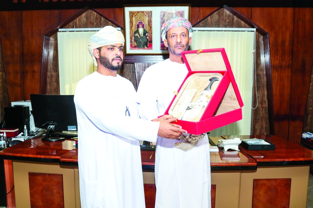 تكريم الفائزين بالمراكز الأولى 