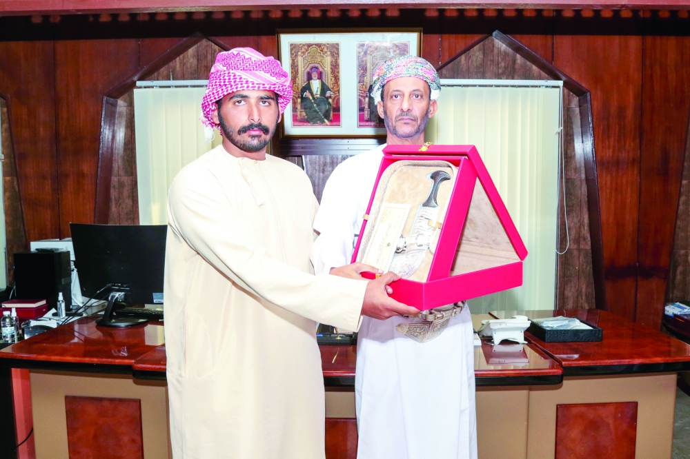 تكريم الفائزين بالمراكز الأولى 