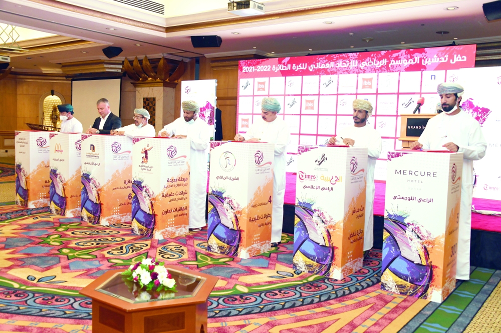 جانب من توقيع الشراكات