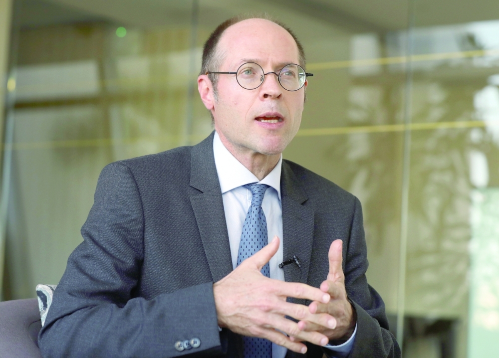 مقرر الأمم المتحدة الخاص المعني بالفقر المدقع وحقوق الإنسان أوليفييه دي شوتر، خلال مؤتمر صحفي في بيروت.      رويترز 