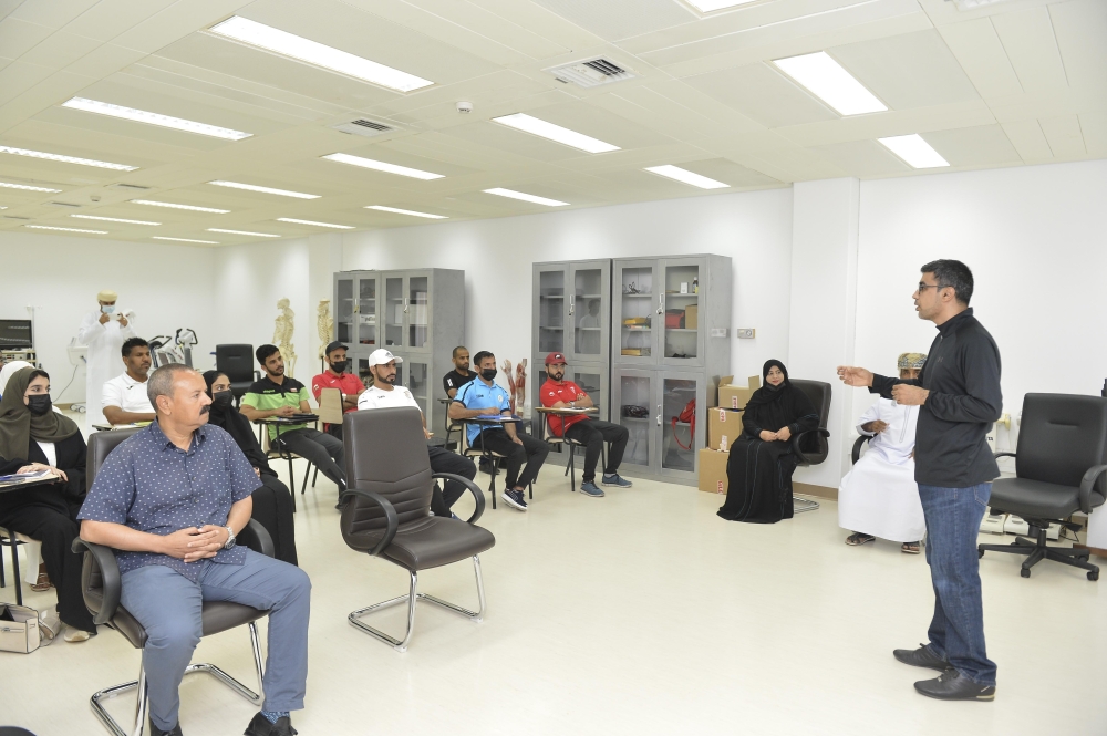 جانب من المحاضرات النظرية للدورة