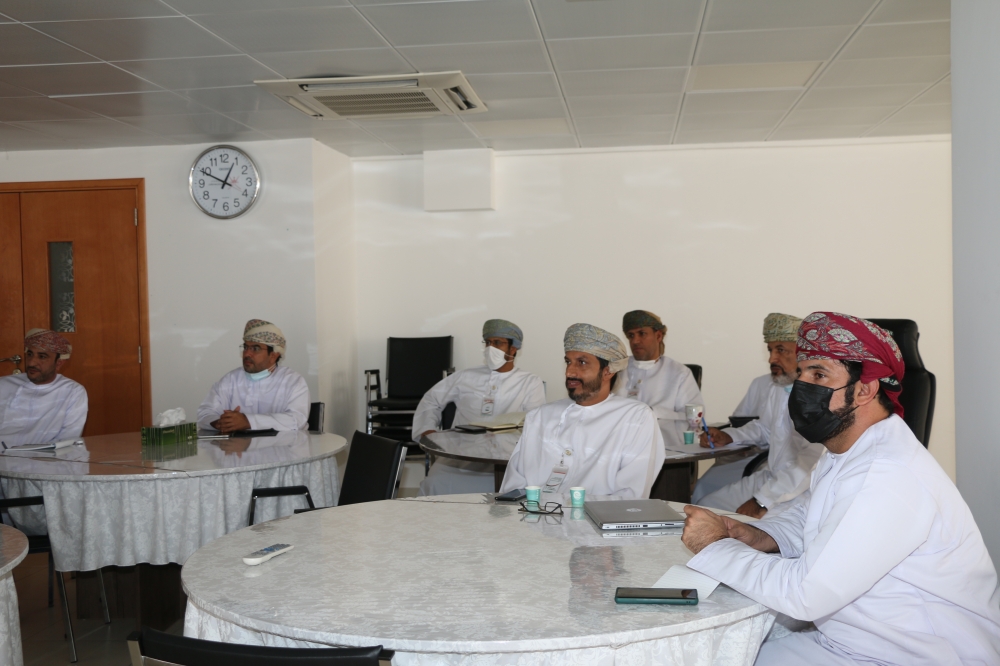  المشاركون في الملتقى 