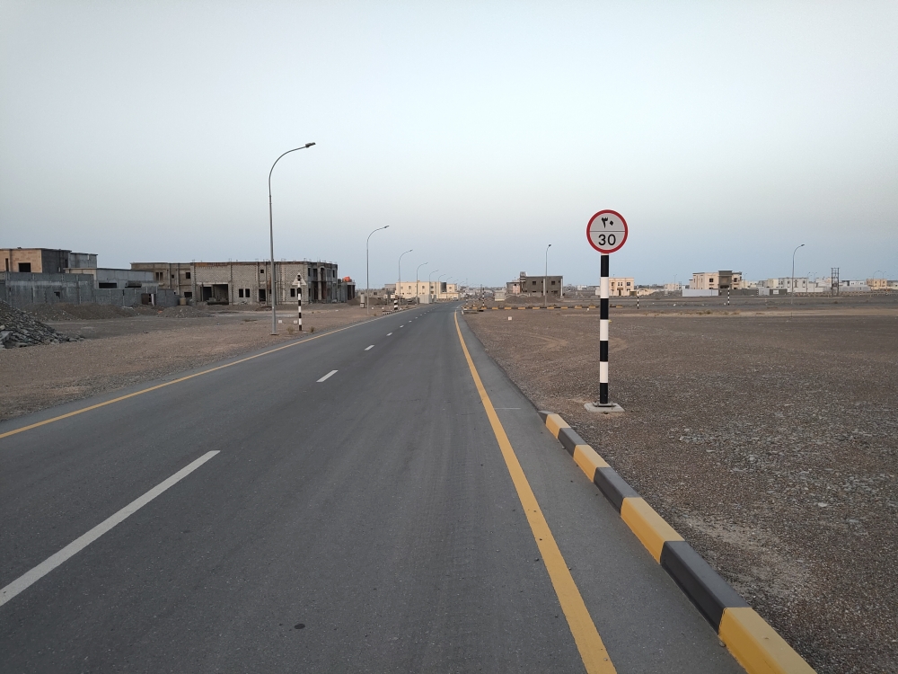 من مشاريع الطرق الداخلية 