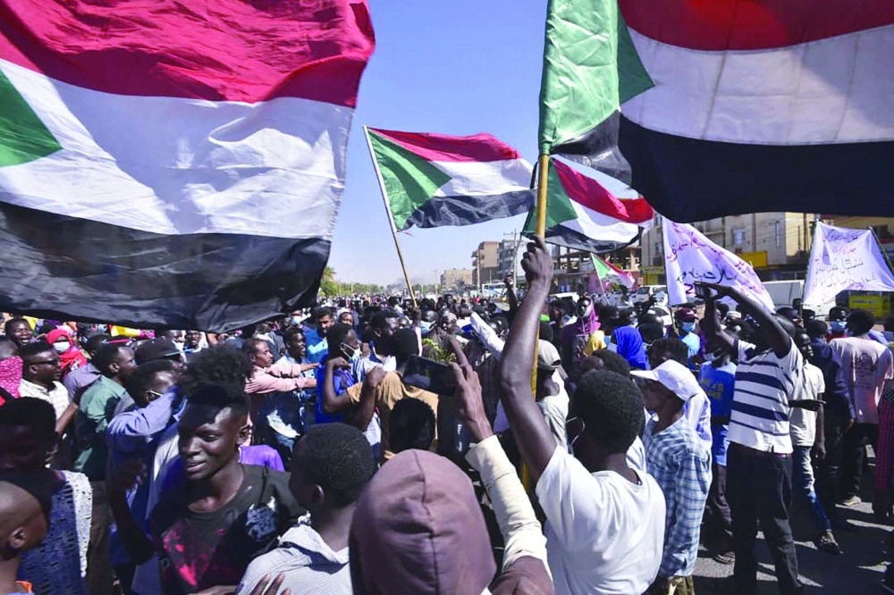 متظاهرون سودانيون ضد الاجراءات العسكرية، (ارشيفية).             ا ف ب