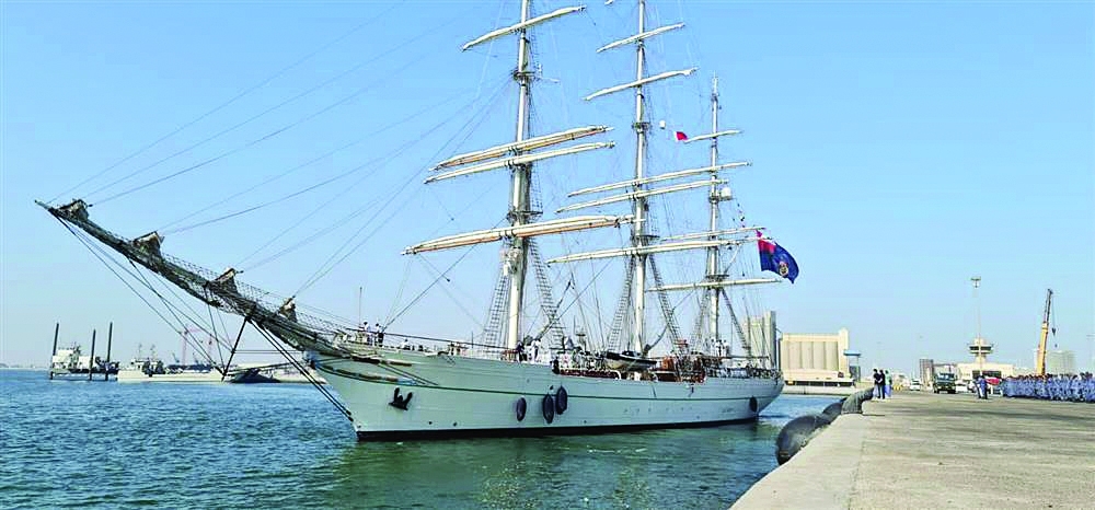 توجه السفينة إلى ميناء حمد بدولة قطر