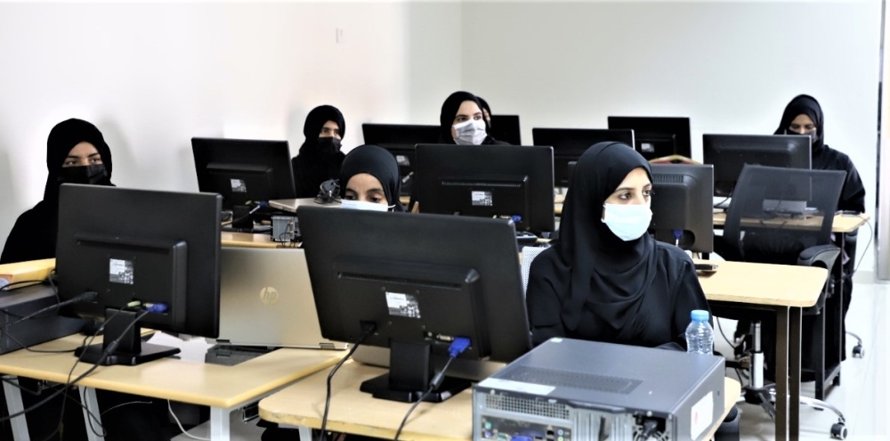 من المشاركات في البرنامج