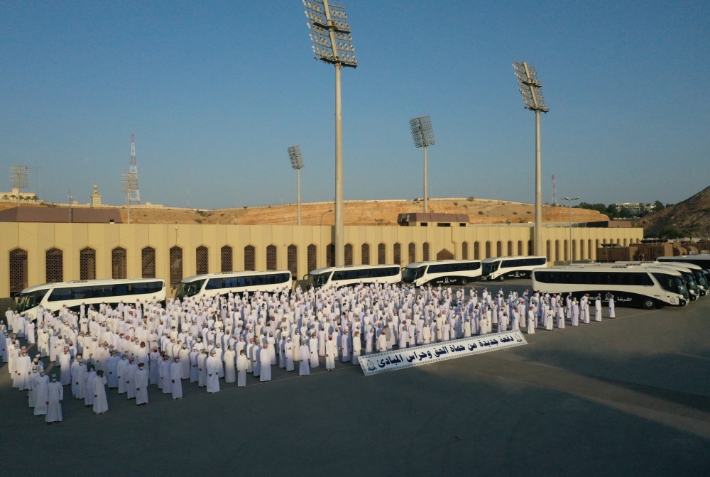 جانب من الموظفين الجدد