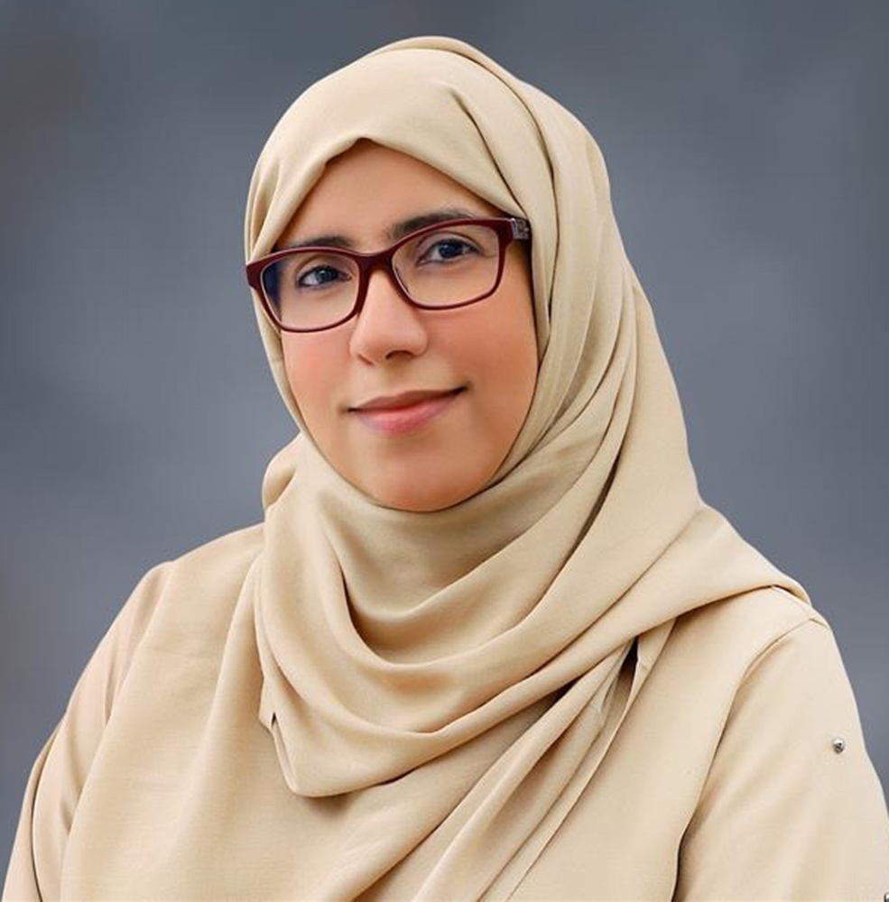 عائشة الحارثية