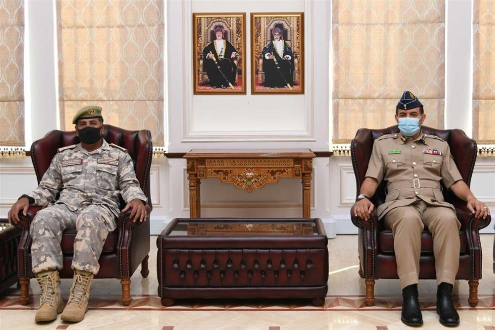 .. ويستقبله آمر كلية الدفاع الوطني.