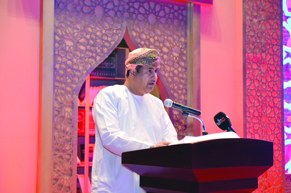 عاصم الشيدي يلقي بيان لجنة تحكيم "الدراسات التاريخية"