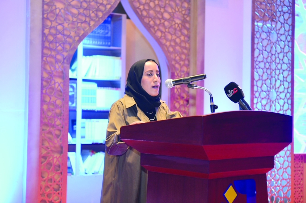 د. منى السليمية تلقي بيان لجنة تحكيم الكتابة العابرة للأنواع