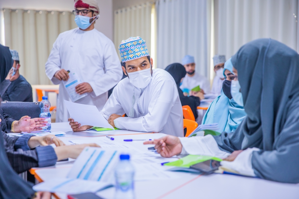 المشاركون في برنامج "ليش لازم" لتعريفهم بالحماية الاجتماعية