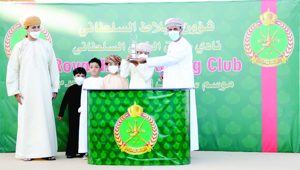 الفائز بالمركز الأول في الشوط السادس