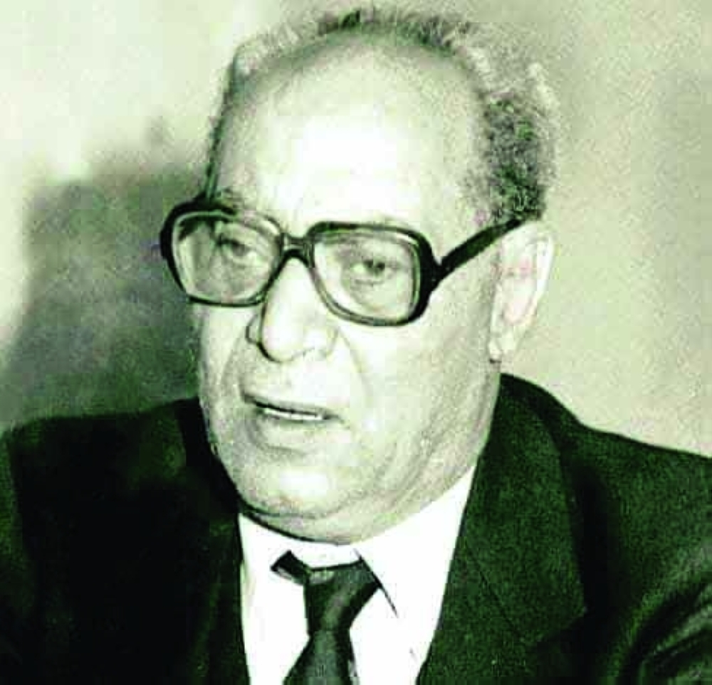 لويس عوض أبيض وأسود