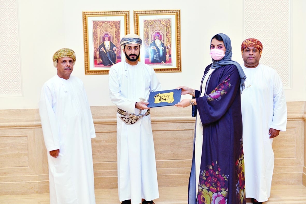  تكريم إحدى المشاركات