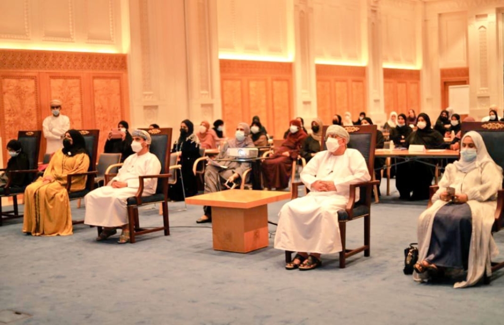 راعي المناسبة والحضور أثناء افتتاح الملتقى