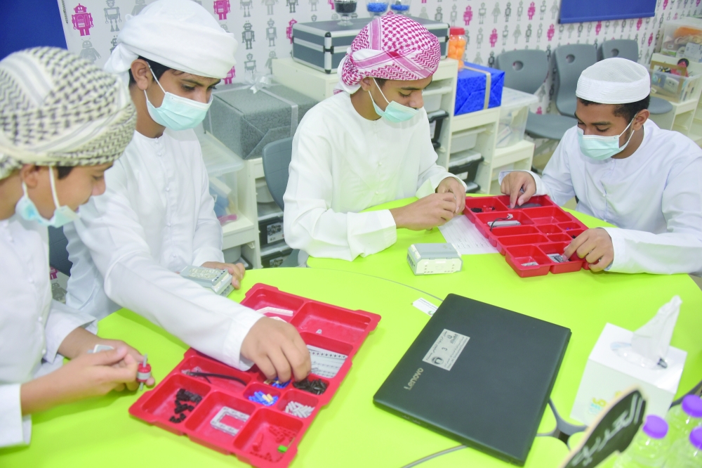 من مسابقات أولمبياد الروبوت بتعليمية مسندم