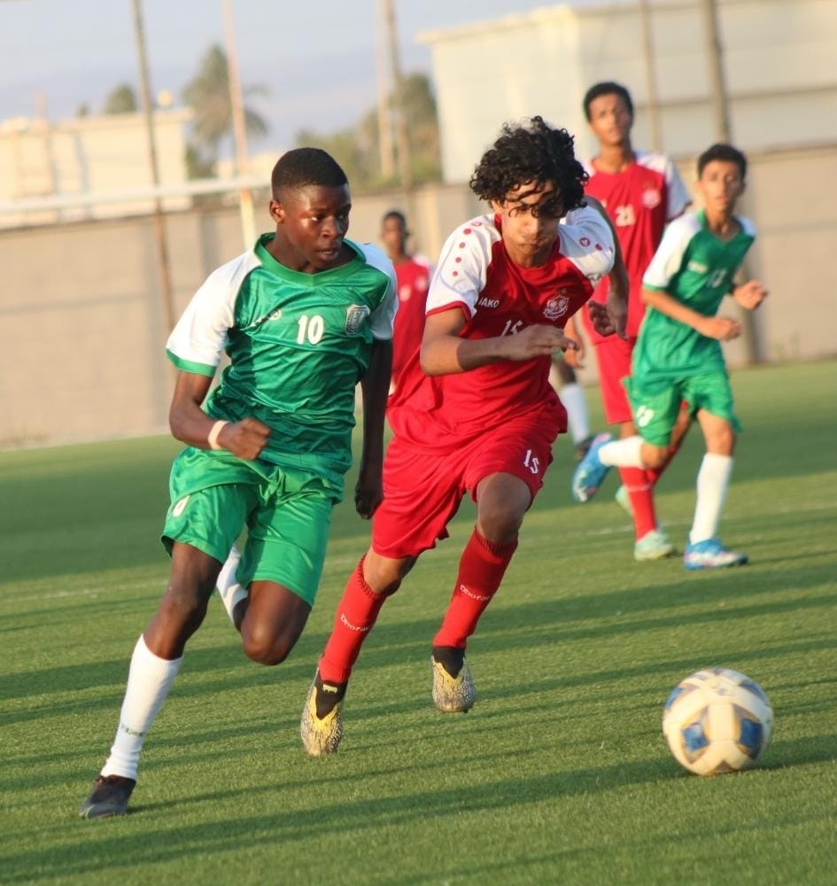 جانب من مباراة ظفار والاتحاد