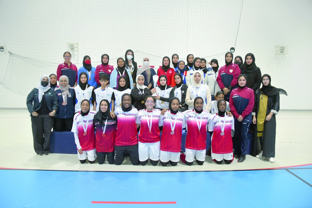 لقطة جماعية للفرق المشاركة في البطولة      