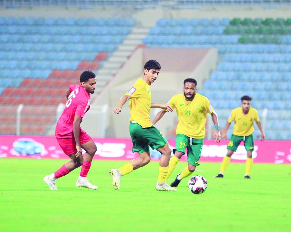 من منافسات دوري عمانتل 