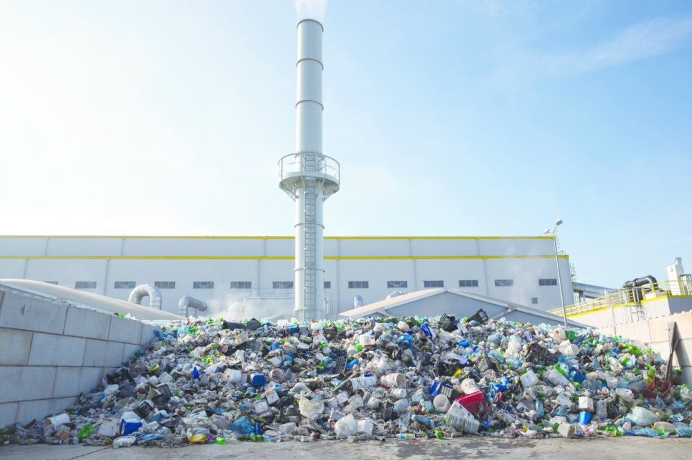 من مصانع تدوير النفايات 