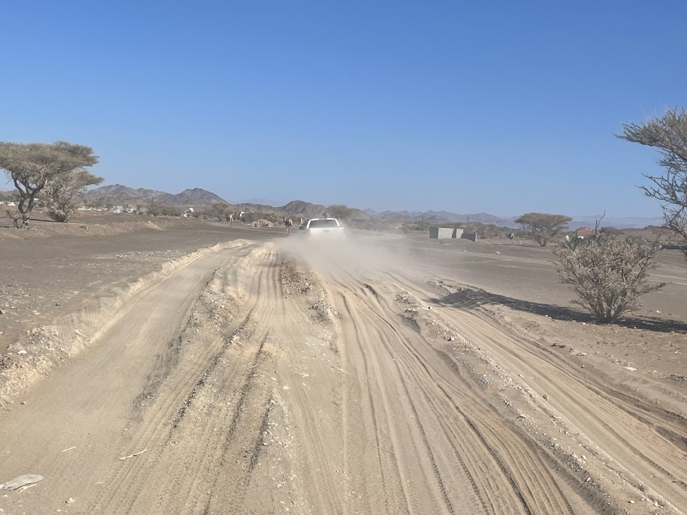 تأثر طريق حوراء بديه بالغبار 