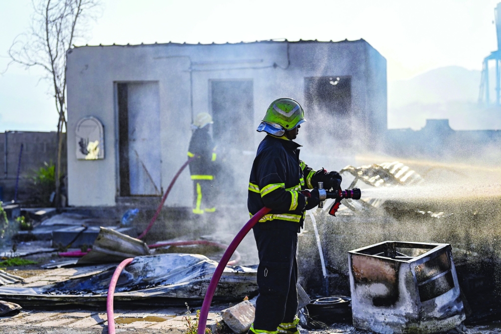  خلال السيطرة على الحريق بولاية السيب 