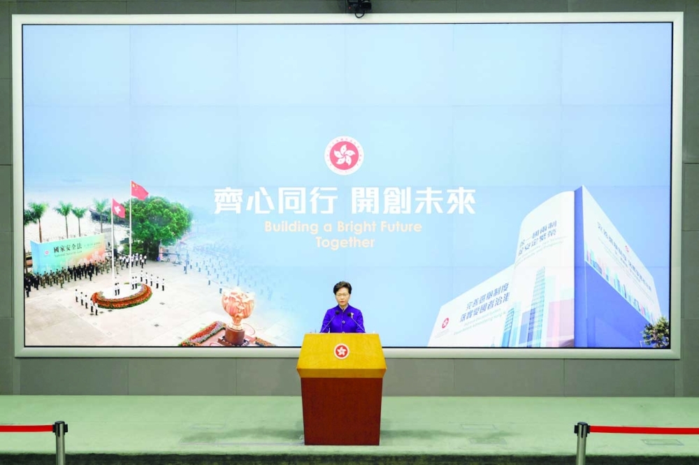 الرئيسة التنفيذية لهونج كونج كاري لام تتحدث خلال مؤتمر صحفي بعد انتخابات المجلس التشريعي