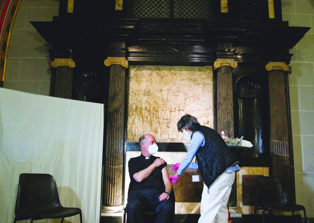 تسعى المانيا الى الوصول إلى 80% من الأشخاص الذين يتلقون التطعيم، وحتى الوصول الى هذه النسبة المستهدفة يجب حصول نحو 5 ملايين شخص آخرين على اللقاح