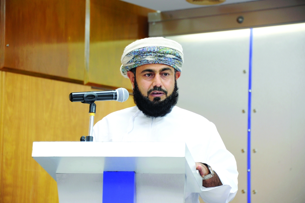 د.محمد الحجري يلقي كلمة عن الشخصية الثقافية المكرمة