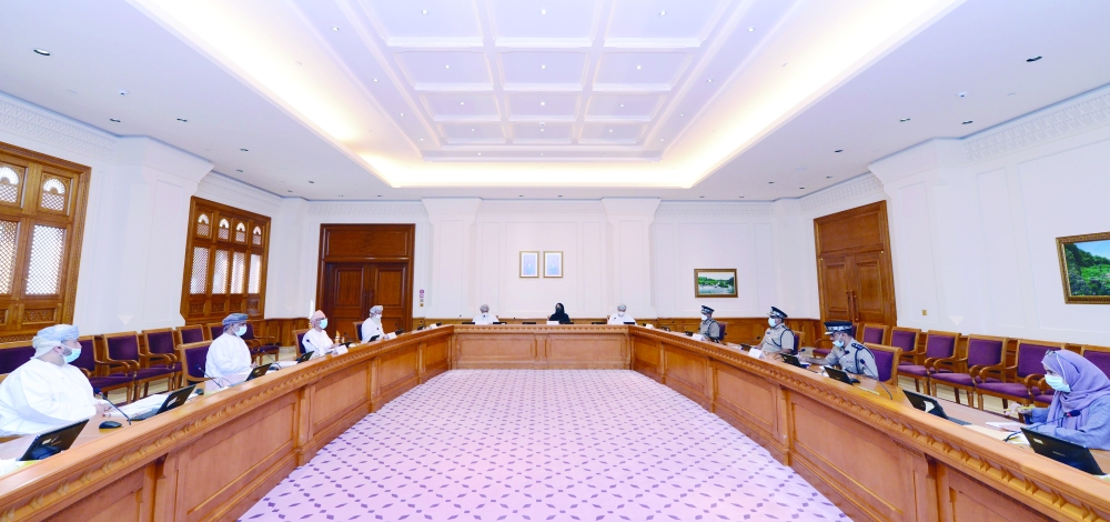 لجنة دراسة السيارات الكهربائية تستمع لمرئيات الشرطة