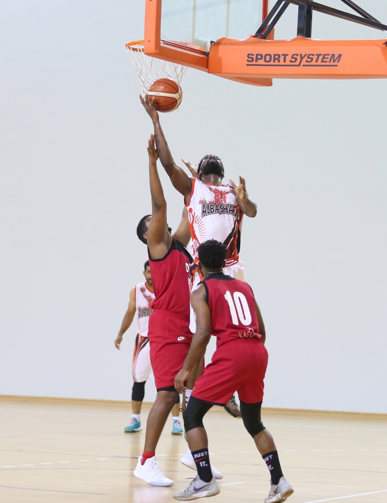 من لقاء البشائر وظفار بدوري السلة        