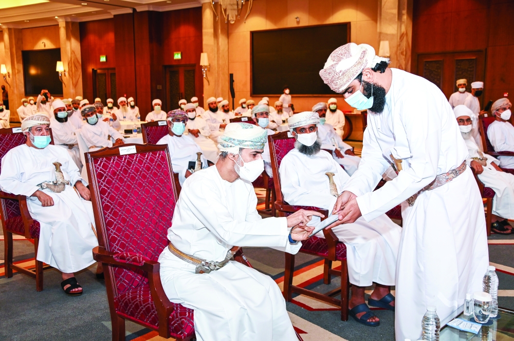 أمين عام مجلس الوزراء يدشن البوابة العمانية للشراكة الوقفية