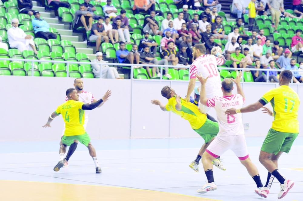 جانب من لقاء نادي عمان والسيب