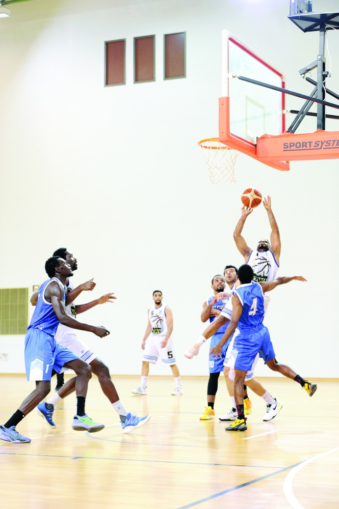 جانب من لقاء أهلي سداب ونزوى