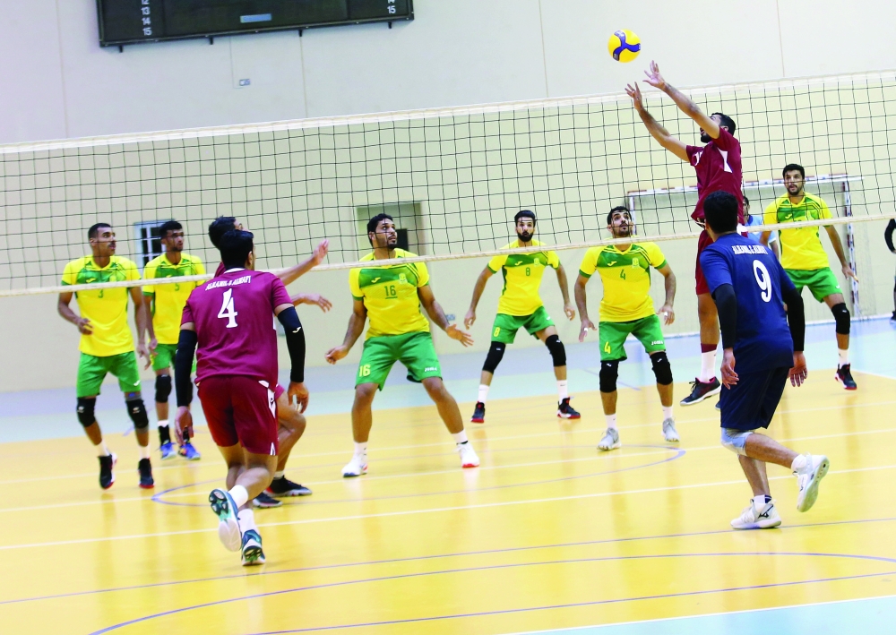 من منافسات دوري الطائرة