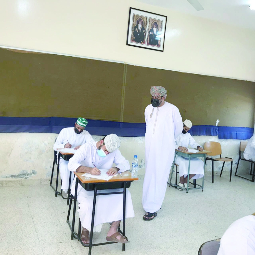 طلبة الدبلوم خلال تأدية الامتحانات صورة أرشيفية