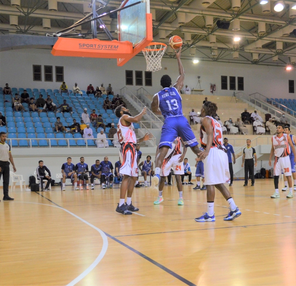 مباراة نزوى والبشائر