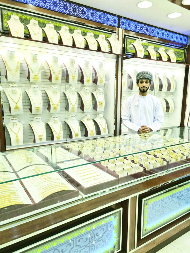 مصطفى الكمياني خلال إدارة مشروعه