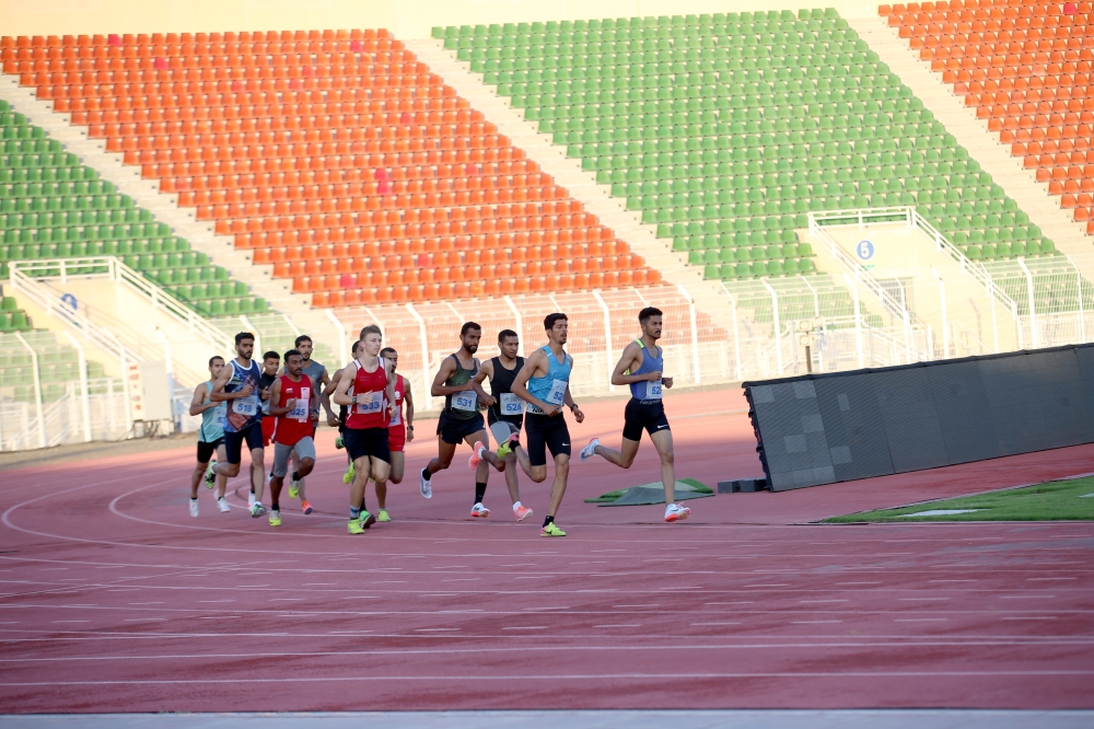 منافسة كبيرة في سباق 1500 متر للعموم