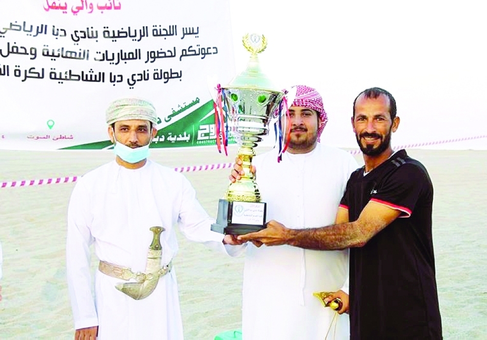 تتويج الفريق الفائز بالبطولة