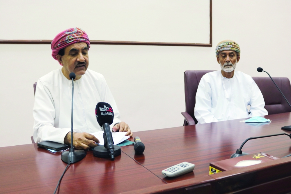 جانب من عرض مسيرة الفنان صالح زعل