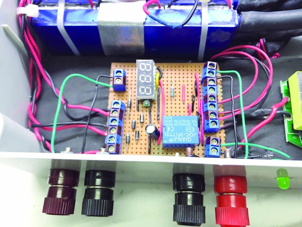 من الأجزاء الداخلية للجهاز