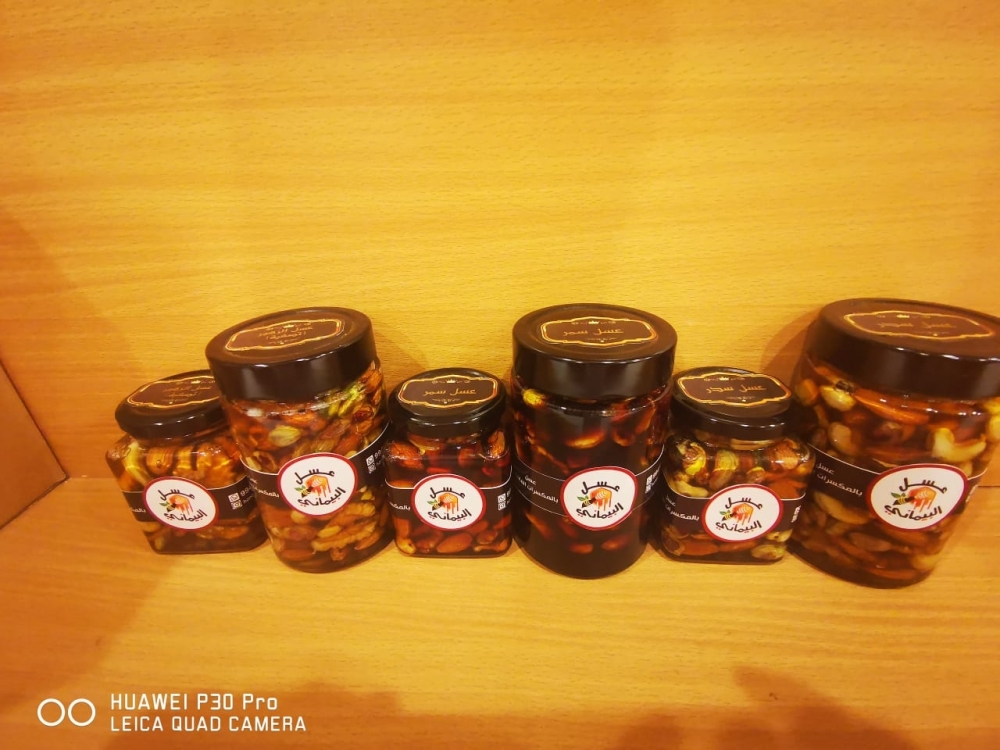 من منتجات مشروع عسل البيماني