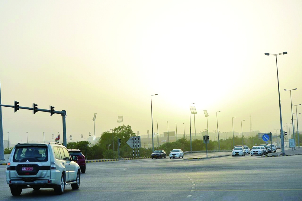  موجة الغبار وتاثيراتها على اجواء مسقط امس 
تصوير ـ فيصل البلوشي 