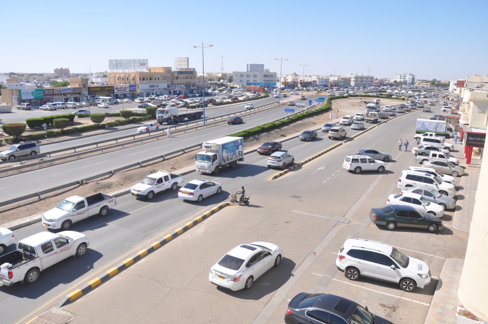 الازدحام بدوار عبري الرئيسي