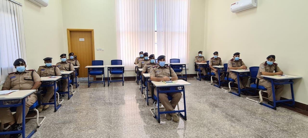 .. ومن وحدة شرطة المهام الخاصة بولاية صلالة