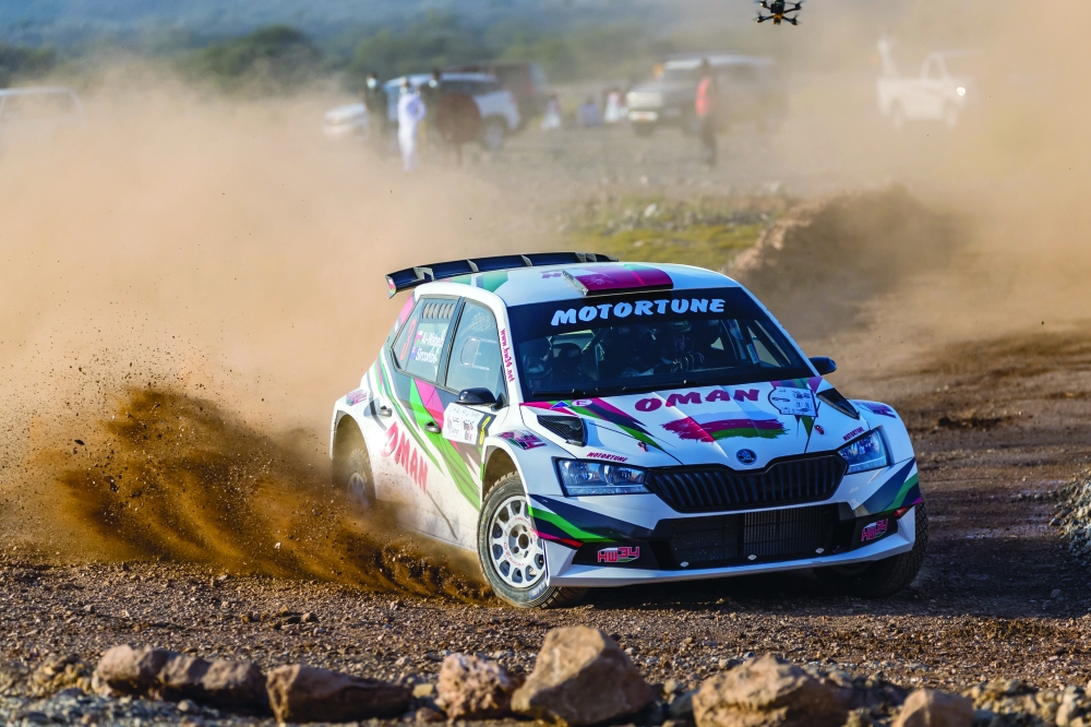 حمد الوهيبي في منافسات المرحلة الاستعراضية لرالي عمان صحار الدولي