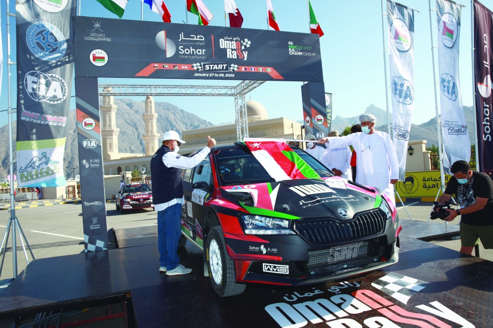 انطلاق المتسابق عبدالله الرواحي